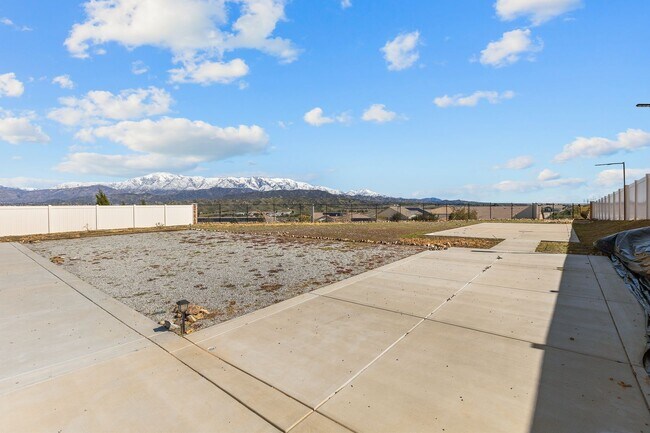 Building Photo - Stunning 4 bedroom 3 bath home in Summer Wind Trail Community