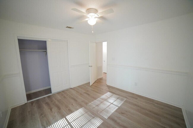 Building Photo - 8609 Kingston Ct