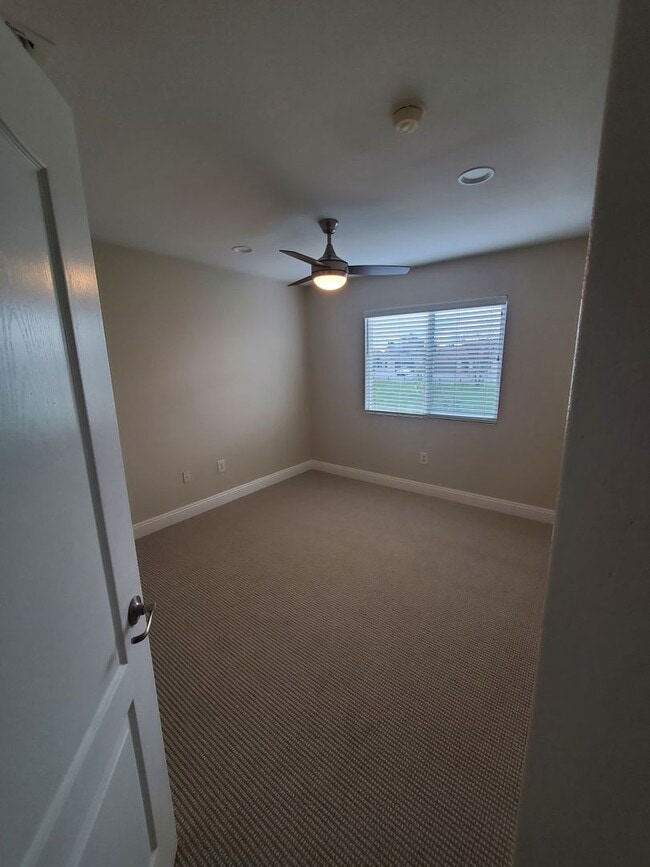 Building Photo - 4 Bedroom home in Elk Grove