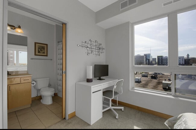 Building Photo - 2600 University Ave SE