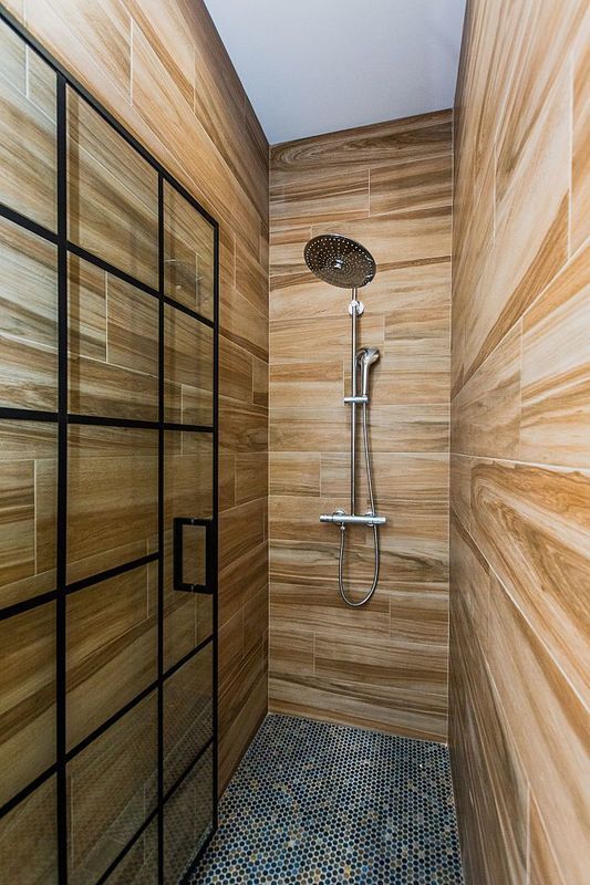 Building Photo - 2450 W Chicago Ave