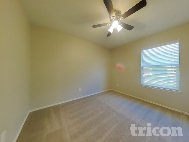 Building Photo - 9200 Tierra Verde Dr