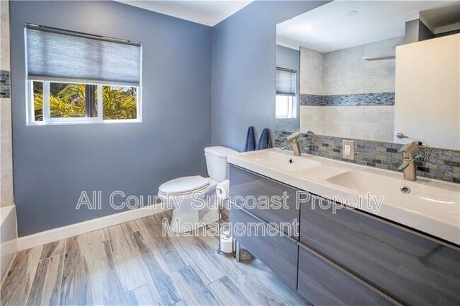 Building Photo - 5940 5th Ave N