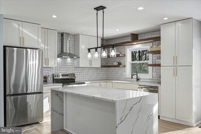 Building Photo - 110 Elaine Dr