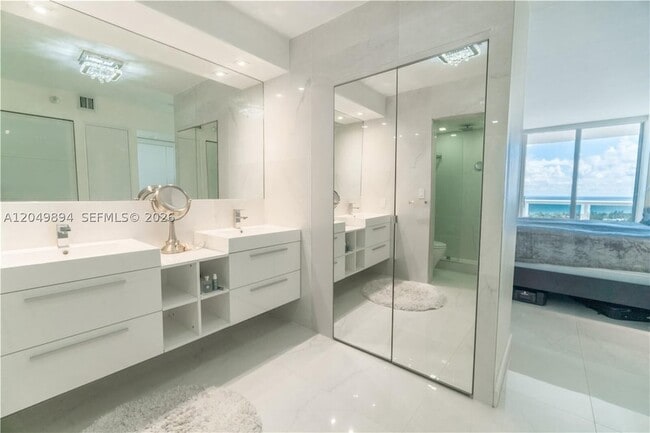 Building Photo - 20515 E Country Club Dr