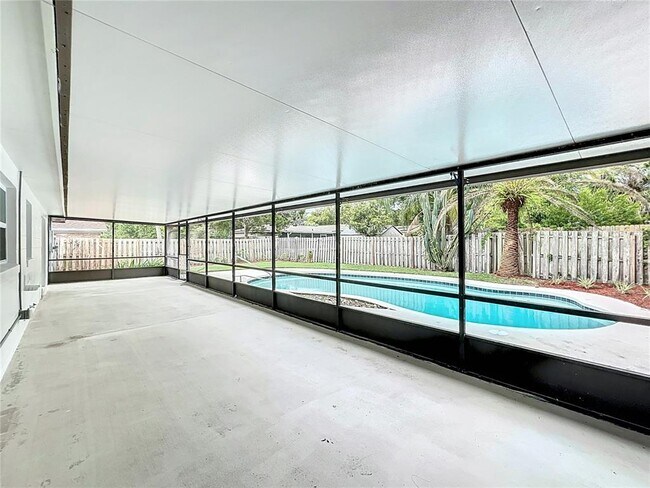 Building Photo - 8676 Hillside Dr