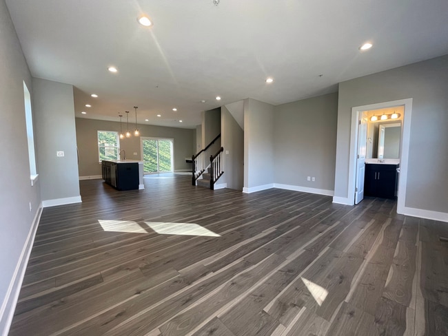 Building Photo - Beautiful 3 Bedroom Townhome in Delmont, P...