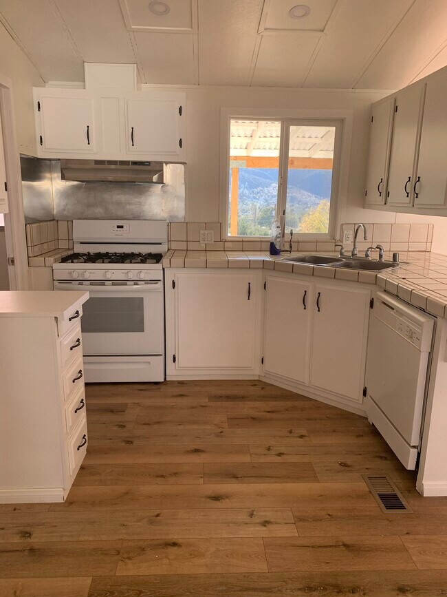 Building Photo - 523 Piute St