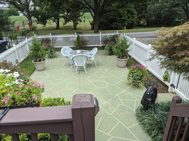 Building Photo - Birkdale Village with Fenced Yard-Huntersv...