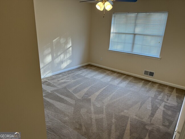 Building Photo - 228 Solomon Dr