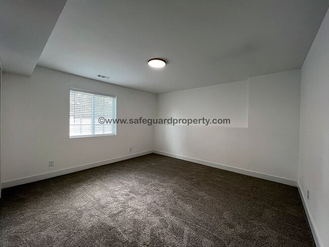 Building Photo - Newer 4 Bedroom Home in West Jordan