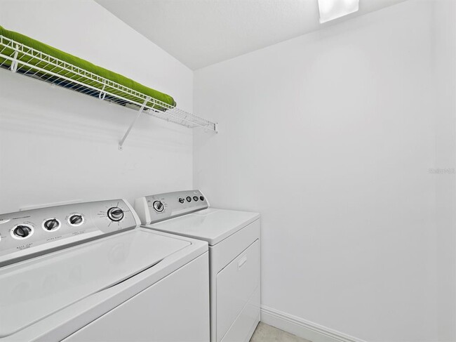 Building Photo - 800 N Tamiami Trl