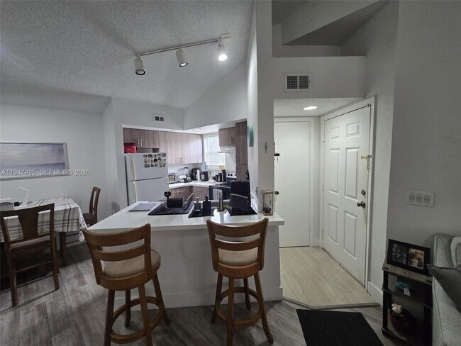 Building Photo - 12840 Vista Isles Dr