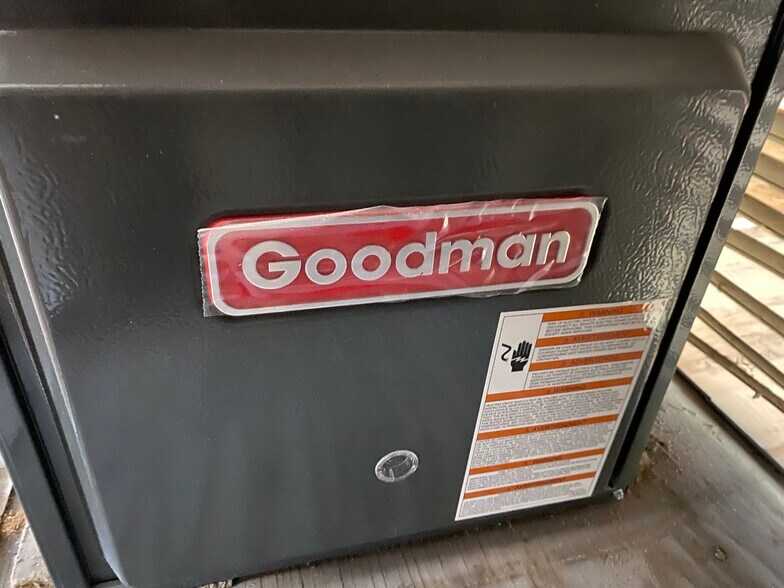 Building Photo - 1645 Cottage Ave