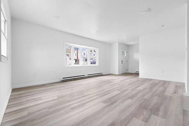 Building Photo - 1304 Voortman Ave