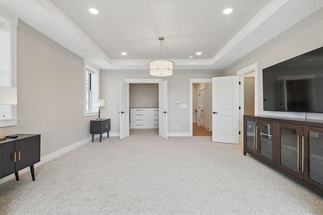 Building Photo - Luxurious, Fully Furnished Townhome       ...