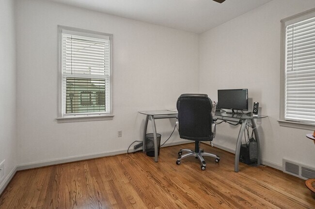 Building Photo - Charming 3-Bedroom Home with Finished Basement in Royal Oak