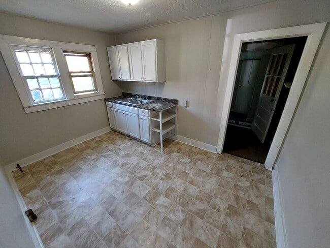 Building Photo - 1411 Underwood Ave