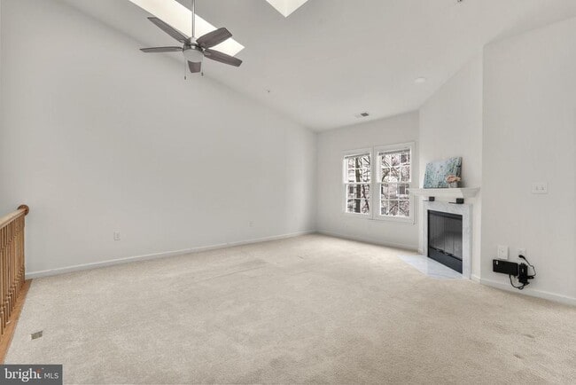 Building Photo - 14225 Jib St