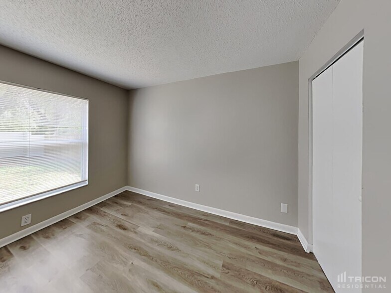 Building Photo - 13912 Henson Cir