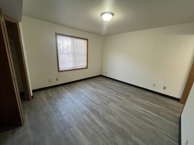 Building Photo - 2310 Valley Rd