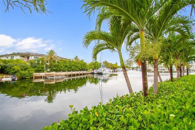 Building Photo - 401 Golden Isles Dr