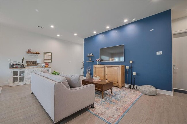 Building Photo - 6804 Rocinante Ln