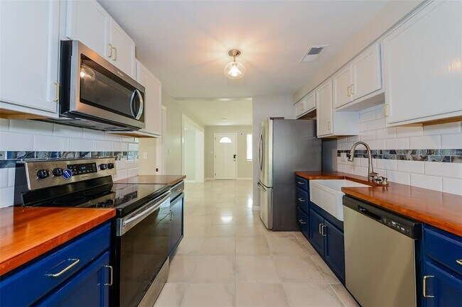 Building Photo - 3020 Pafko Dr