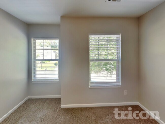 Building Photo - 5517 Village Trace