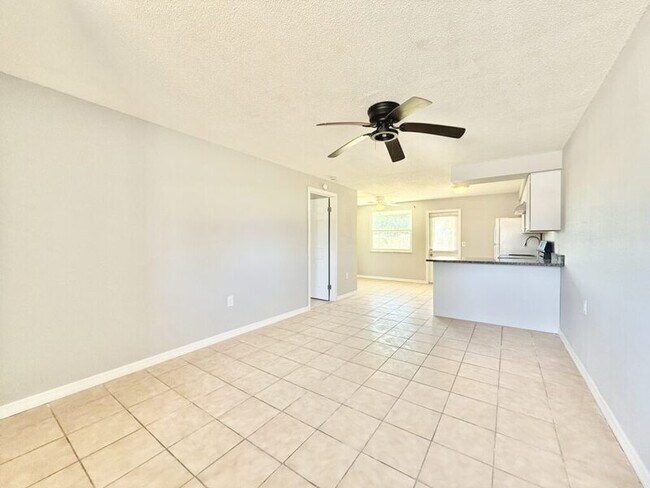 Building Photo - 3403 Palm Dr