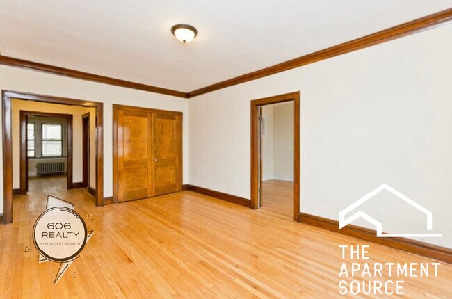 Building Photo - 1942 Grove Ave