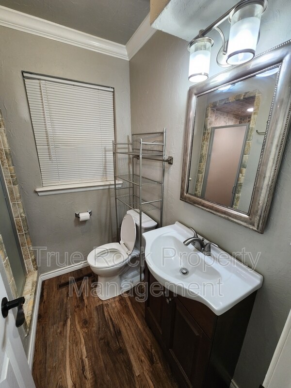 Building Photo - 204 S Morrison Dr