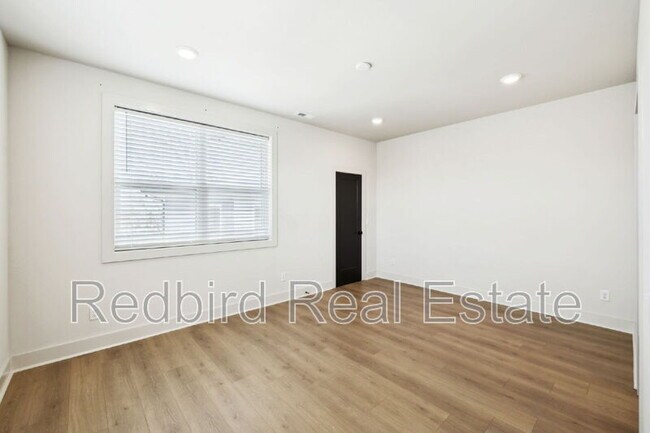 Building Photo - 2109 23rd Ave N