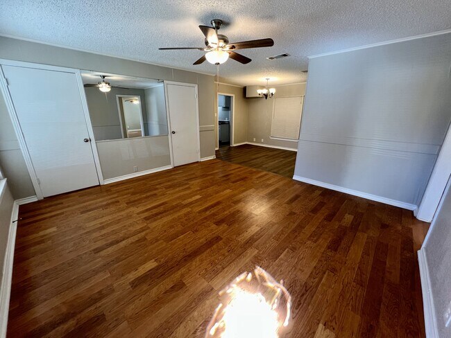 Building Photo - 3225 Knox St