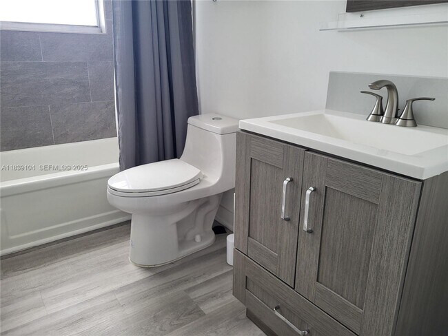 Building Photo - 137 Golden Isles Dr