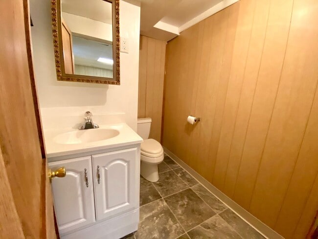 Building Photo - 1 Bed 1 Bath Duplex in Moorhead!