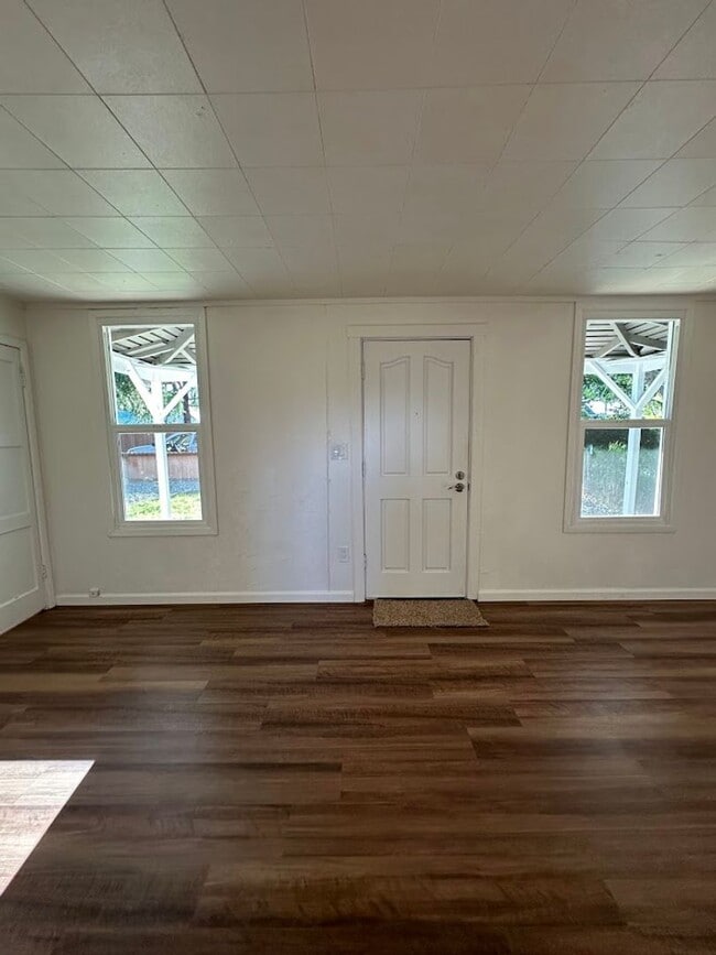 Building Photo - Charming One Bedroom in the Heart of Red Bluff! Pet Friendly!