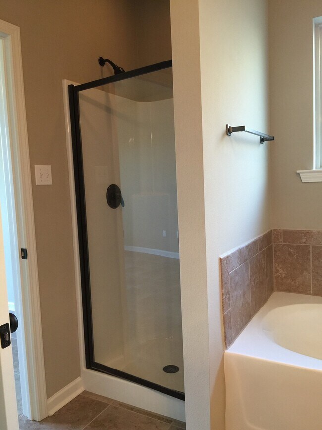 Building Photo - New Lake Front Home in Magnolia Lakes off Burbank Near Staring