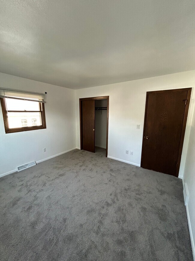 Building Photo - 1050 Van Buren Ave