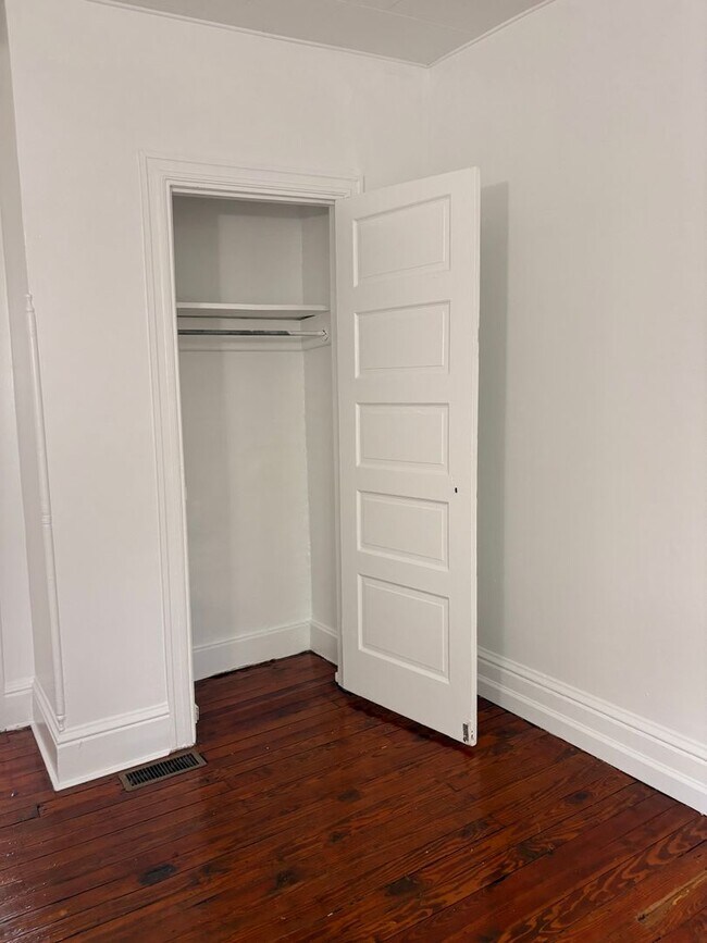 Building Photo - Spacious 3-Bedroom Apartment – West End of York City!