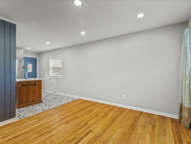 Building Photo - 2205 Clover Ave