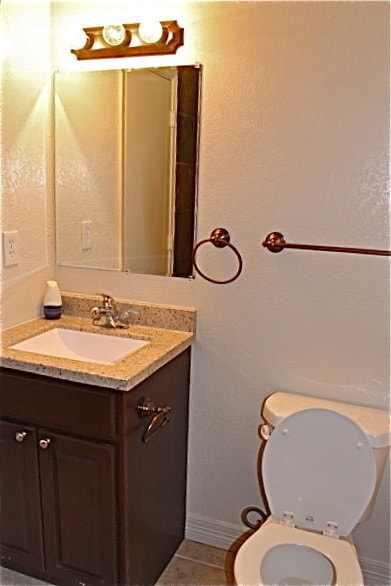 Building Photo - Location & Curb Appeal! 3 Bdr, 2 Full Bath, 2 Car Carport, Extra Driveway Parking, and More!