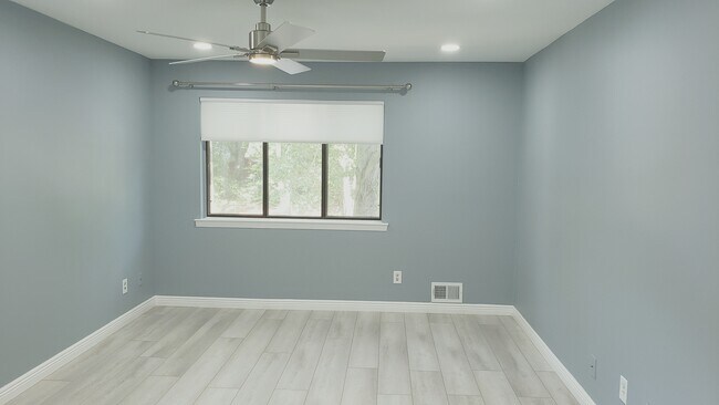 Building Photo - 2421 Old Stone Mill Dr