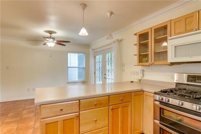 Building Photo - 1713 Cullen Ave