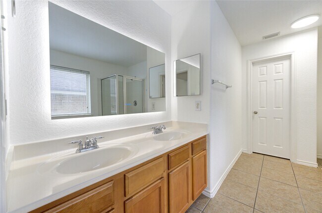 Building Photo - 11 E Sage Creek Pl