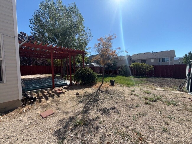 Building Photo - Spacious Tri-Level Home for Rent in Tooele...