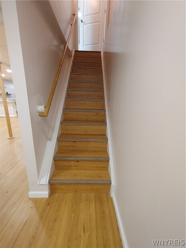 Building Photo - 441 Riverwalk Dr