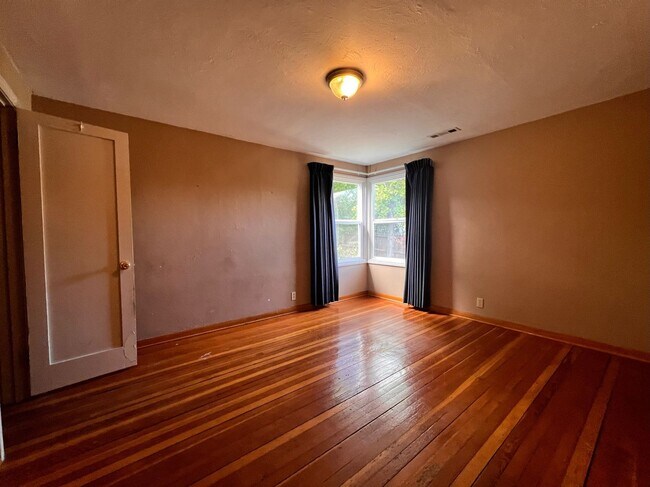 Building Photo - 509 Scenic Dr