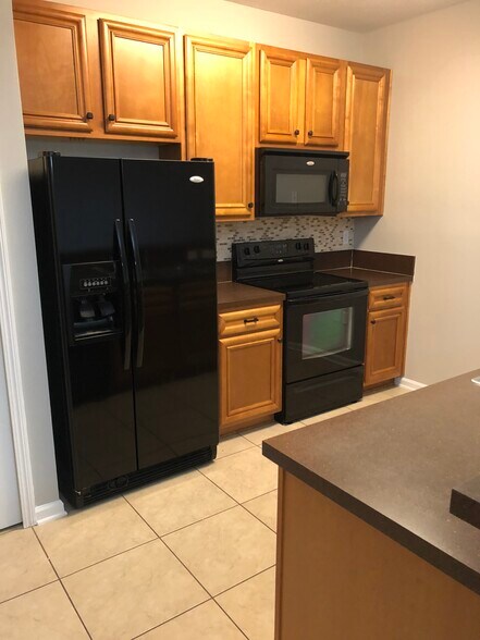 Primary Photo - 8226 Green Parrot Rd