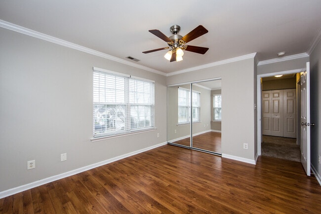 Building Photo - Great 3BD/2.5BA Home in Desirable Highland Creek!